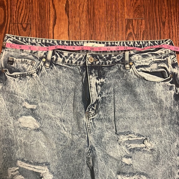 Women’s kancan distressed jeans - Picture 2 of 4